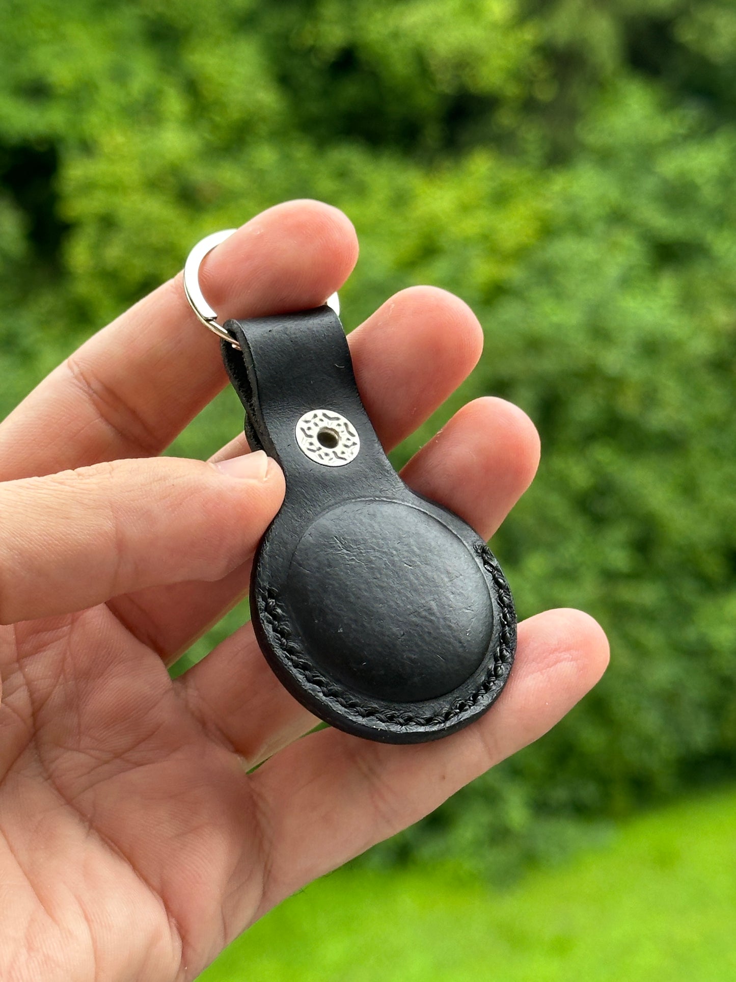 Handgefertigtes AirTag Etui aus Leder